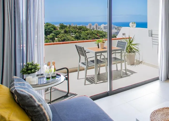 Cozy Apartment With Seaview And Parking